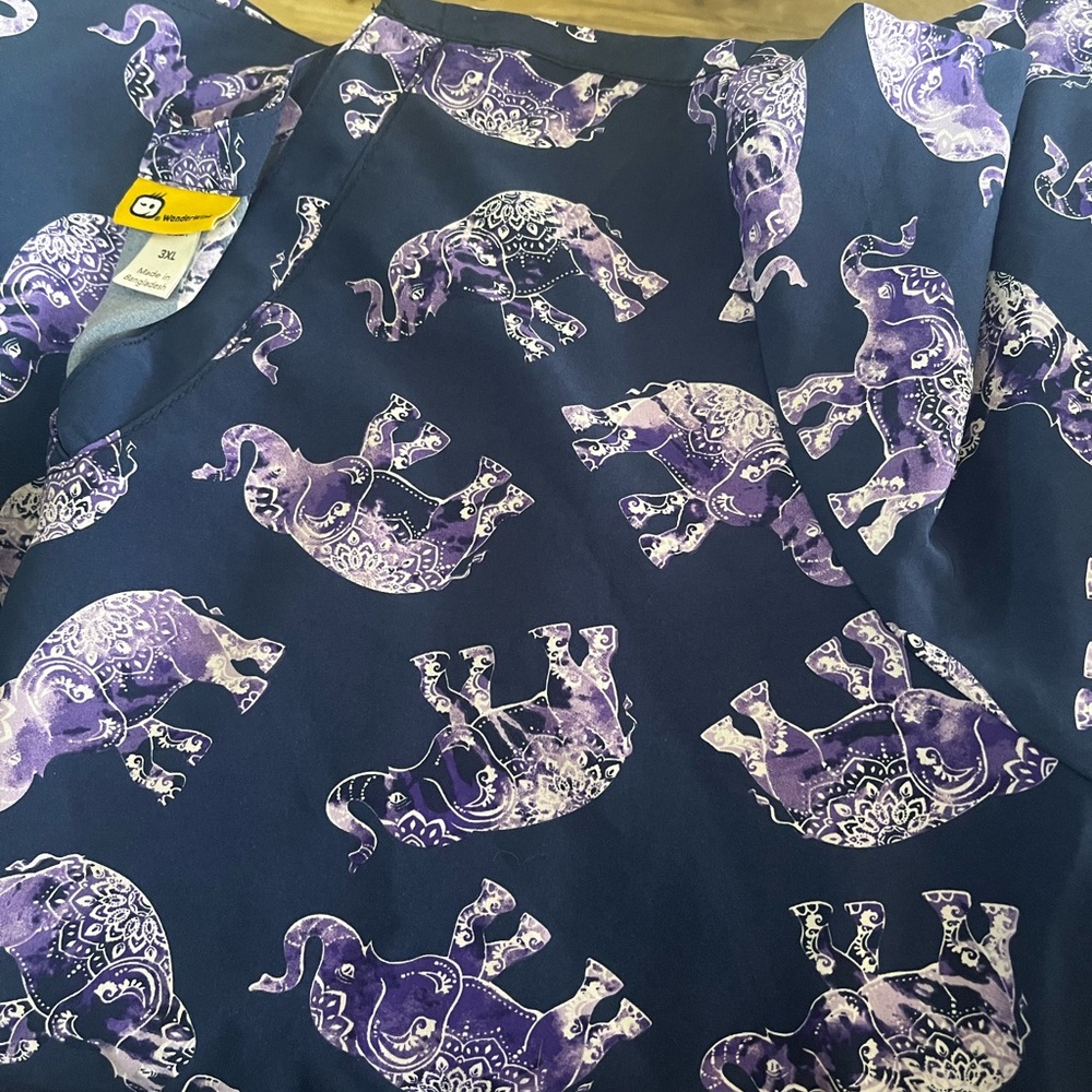 Wonder wink scrub top